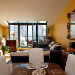 52 Clichy - D'hotes , Paris France